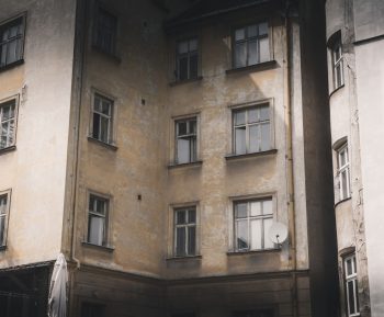Czym są pustostany i skąd się biorą?