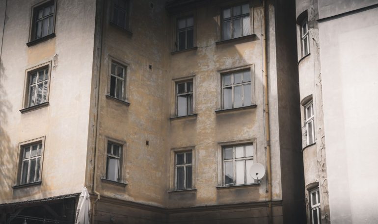 Czym są pustostany i skąd się biorą?